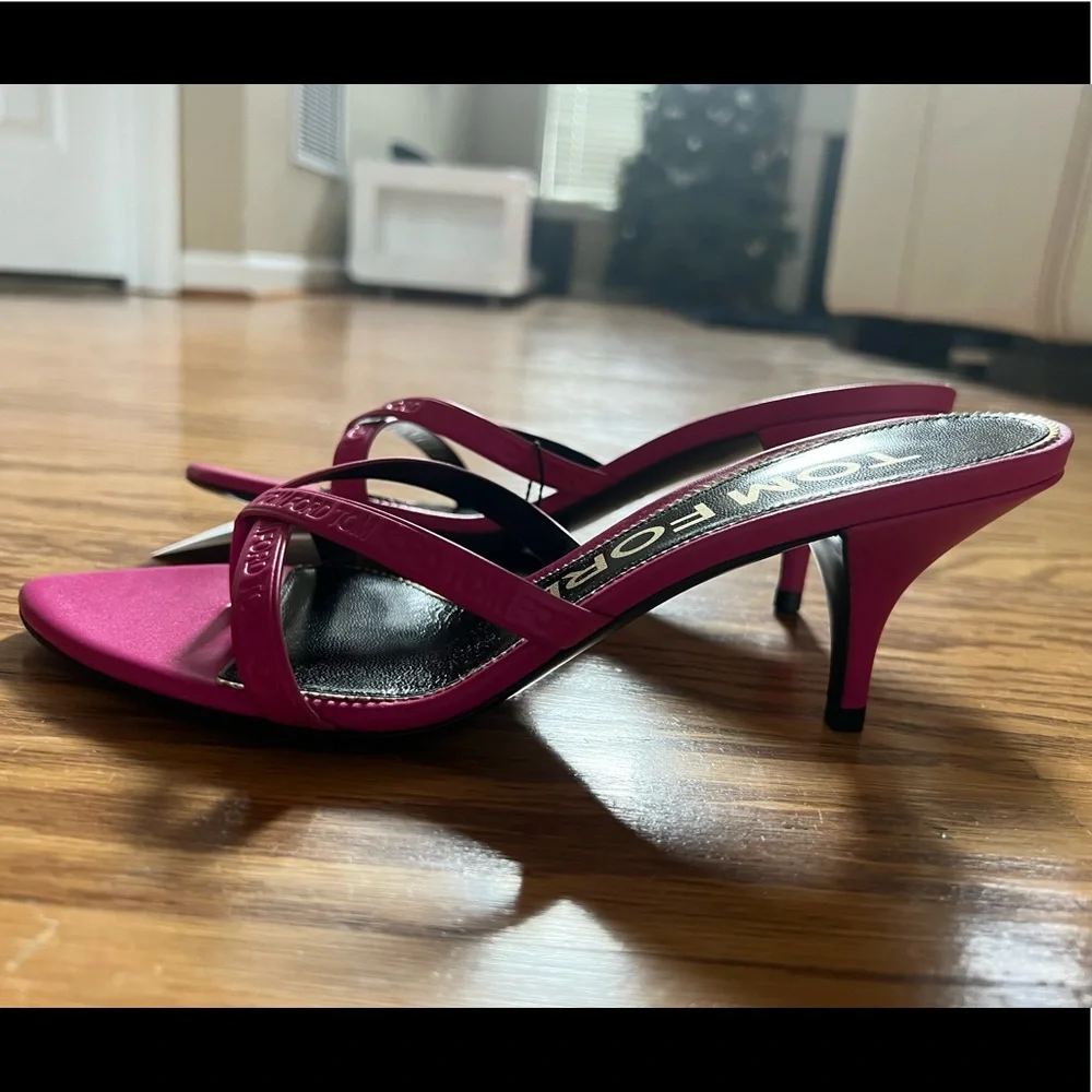 ๐SOLD๐TOM FORD EMBOSSED LEATHER LOGO THONG SANDAL In 37.5 - Picture 5 of 8